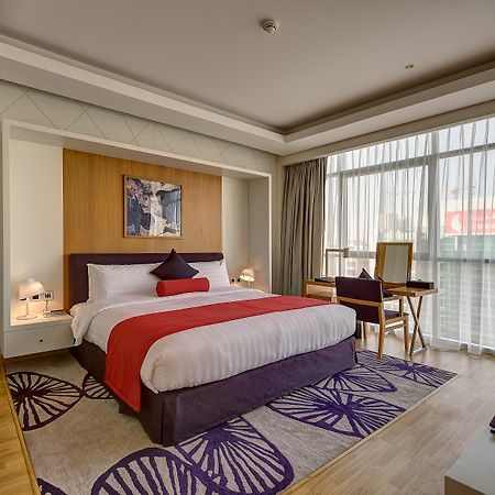 דובאי Royal Continental Hotel מראה חיצוני תמונה