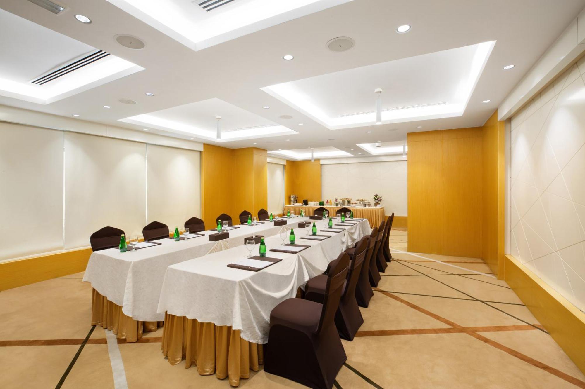 דובאי Royal Continental Hotel מראה חיצוני תמונה