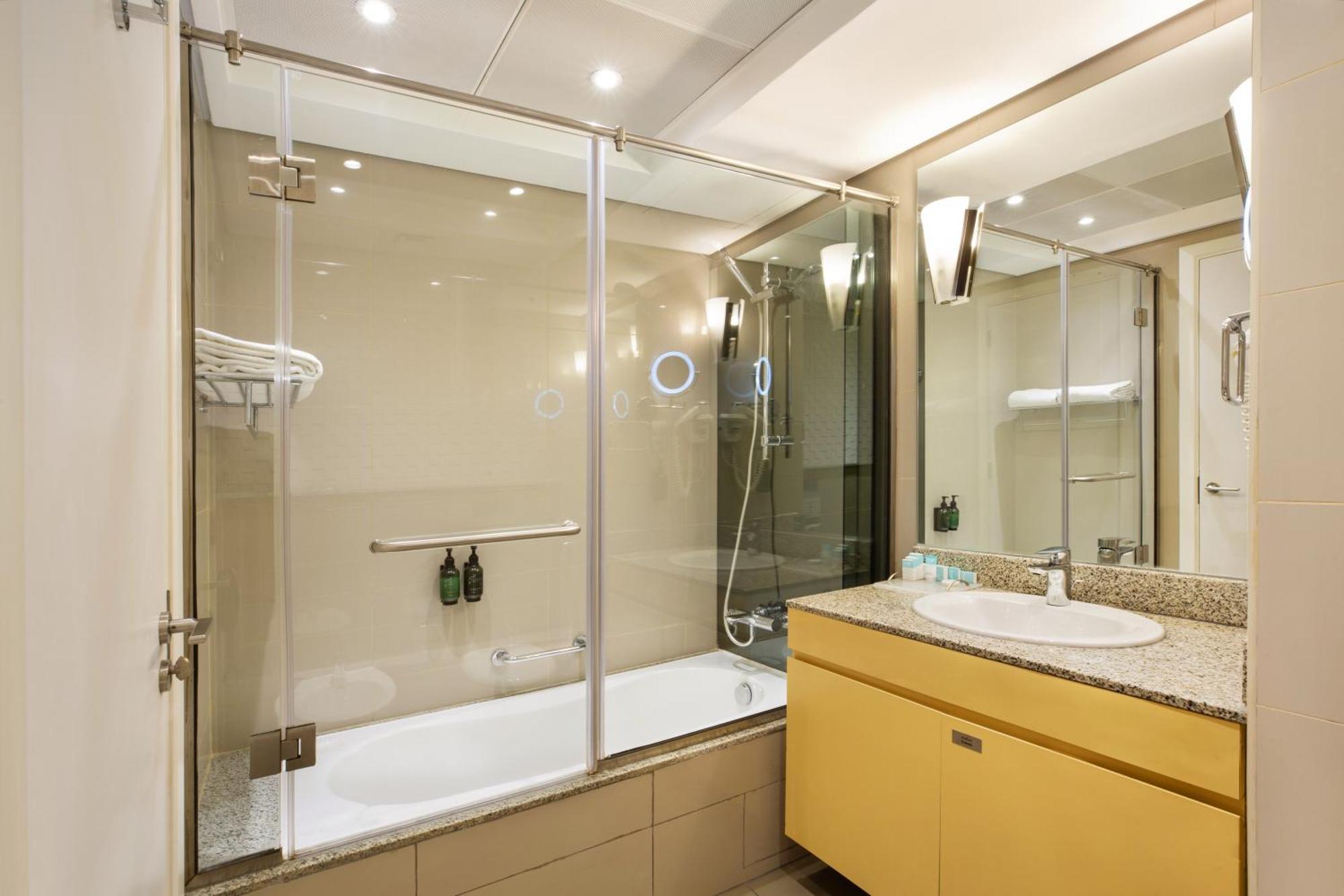 דובאי Royal Continental Hotel מראה חיצוני תמונה